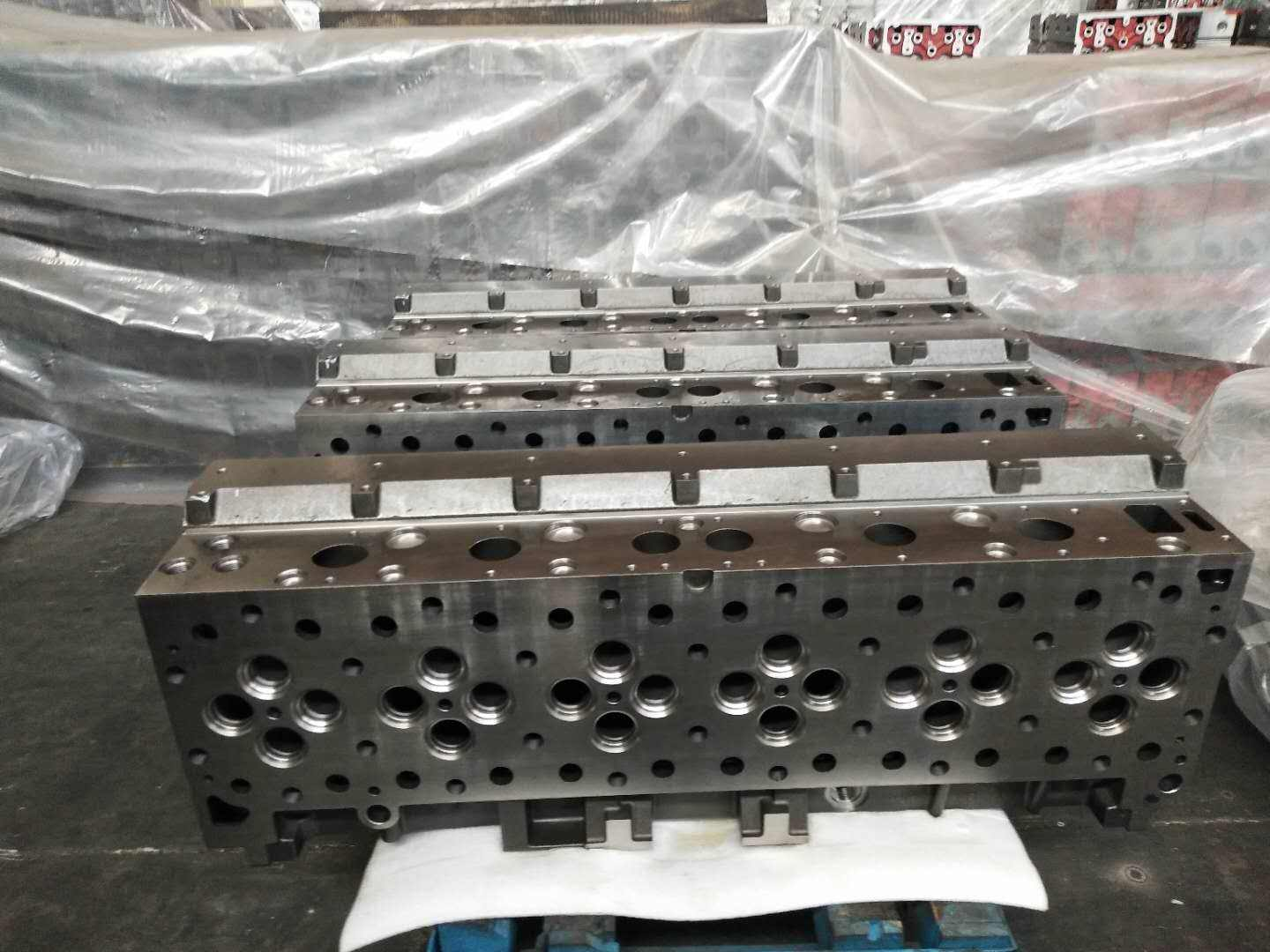 QSX15 ISX15 Cylinder Head Assy 4962732 4331387 5413782 5413784 5658283 4962731 3683986 Cylinder Head Assembly for CUM-MINS